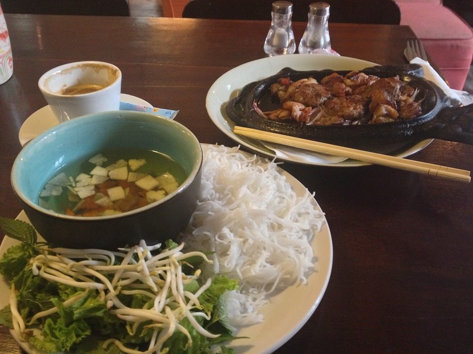 bun cha - 10 local foods not to miss while in Vietnam
